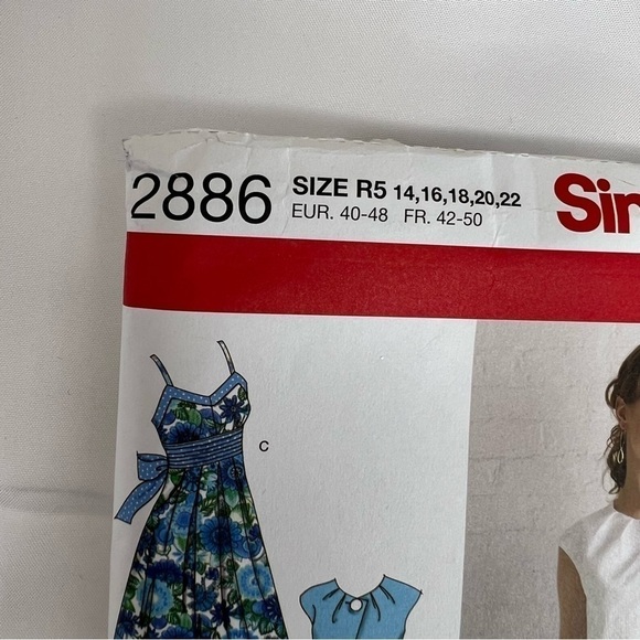 Simplicity Sewing patterns 2886 size 14-22 spring and summer dress - Picture 6 of 6